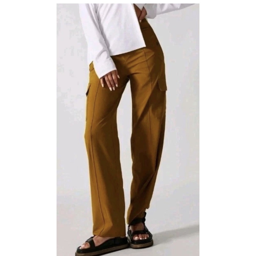 Athleta Vienna NWOT Cargo Pants 14 Mustard Gold Travel Utility Wide Leg Stretch
